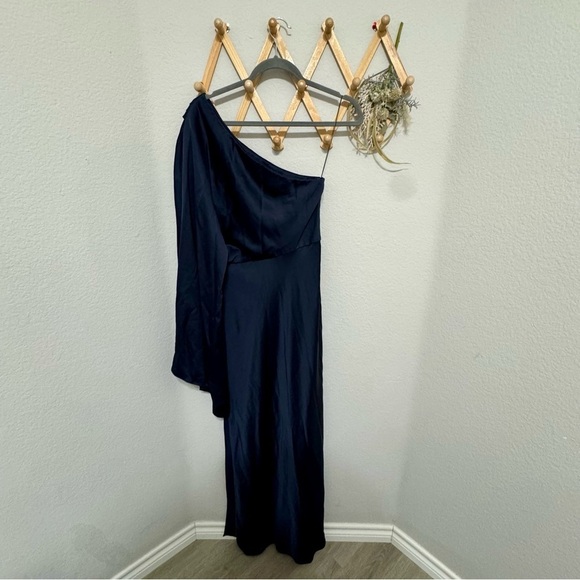 Significant Other Kelsie Gown Maxi Dress in Midnight Dark Navy One Shoulder Sz 6 - Picture 7 of 9